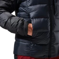 Berghaus MTN Arete Ultra Donsjas Met Capuchon Heren - Zwart/Zwart -Winkel Voor Buitensportartikelen berghaus mens mtn arete ultra down hoody black black 8 1312293