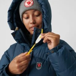 FJÄLLRÄVEN Fjällräven Expedition Donsjas Dames - Basalt -Winkel Voor Buitensportartikelen fjaellraeven expedition down jacket women basalt 9 1252583