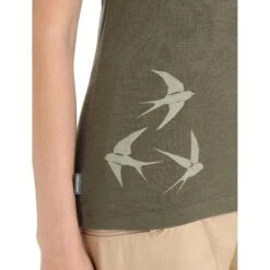 Icebreaker Tech Lite II Swarming Shapes Scoop T-Shirt Dames - Loden -Winkel Voor Buitensportartikelen icebreaker womens tech lite ii swarming shapes scoop t shirt loden 7 1382320