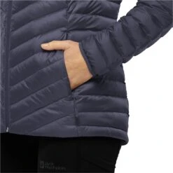 Jack Wolfskin Passamani Donzen Jack Met Capuchon - Dolphin -Winkel Voor Buitensportartikelen jack wolfskin passamani womens down hoody dolphin 3 1523288