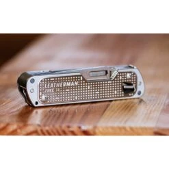 Leatherman Free T4 Multitool - Navy -Winkel Voor Buitensportartikelen leatherman free t4 12 in 1 multi tool crimson 8 1001601