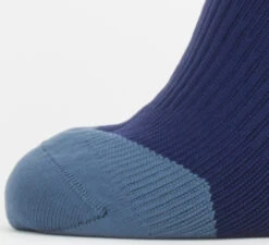 SealSkinz Waterdichte Halflange Sokken Voor Koud Weer Met Hydrostop - Navy Blue/Red -Winkel Voor Buitensportartikelen sealskinz waterproof cold weather mid length socks with hydrostop 11100066 navy bluered 4 894917